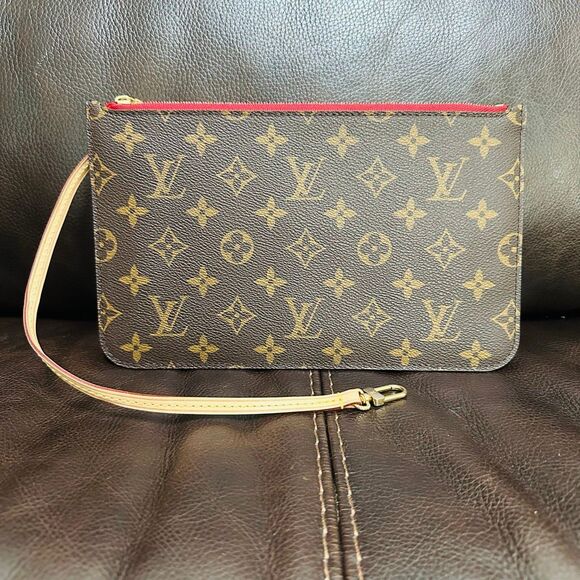 Louis Vuitton Handbags - Louis Vuitton Neverfull MM Pouch